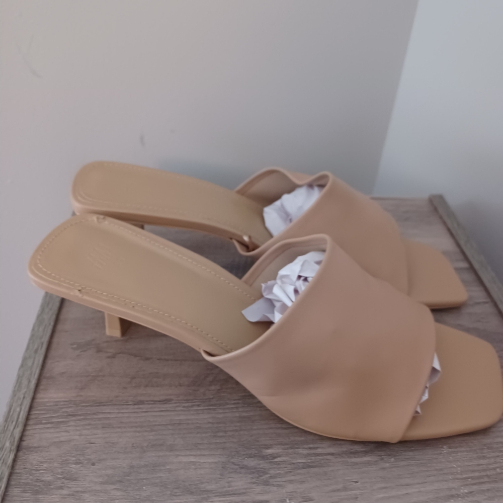 H&M Nude Square Toe Mules Kitten Heels Sz 39 8.5